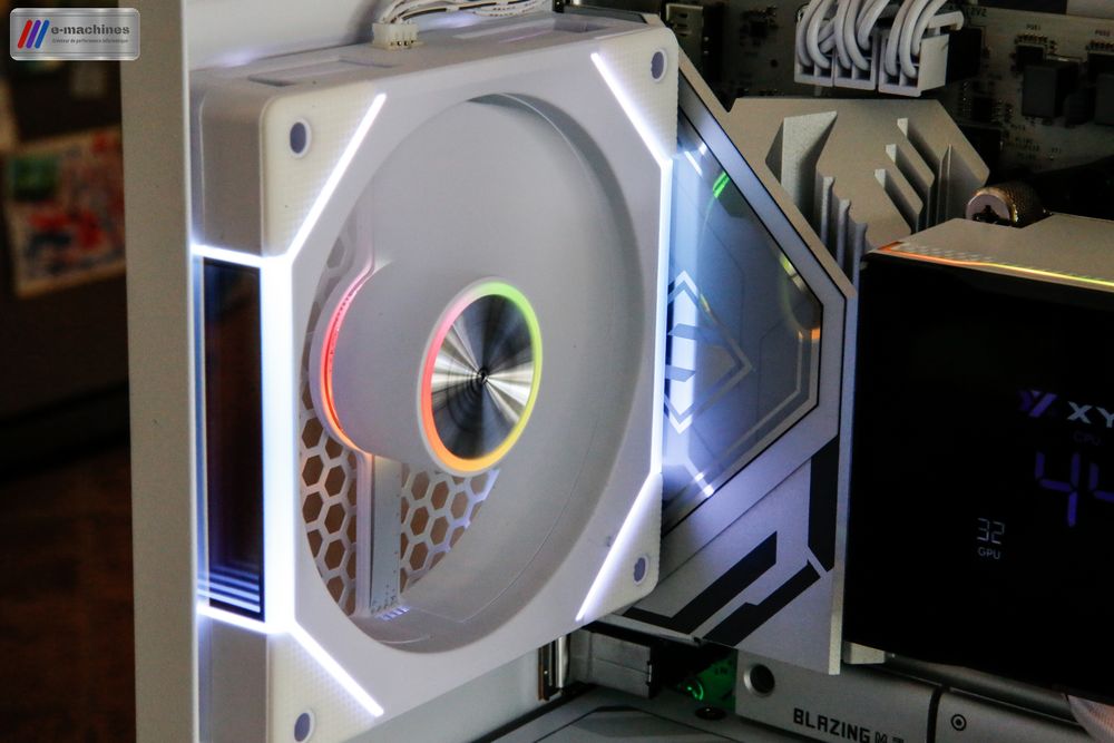 E-MACHINES BMARS MC-Vision Blanc Ryzen 7800X3D et RTX 9070XT