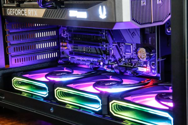 DARKFLASH L280 Ryzen7 7700 et RTX 5070 Zotac Solid 12Go DARKFLASH L280 Ryzen7 7700 et RTX 5070 Zotac Solid 12Go