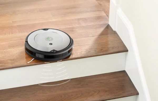 iROBOT Roomba 698 www.infinytech-reunion.re iROBOT Roomba 698 www.infinytech-reunion.re