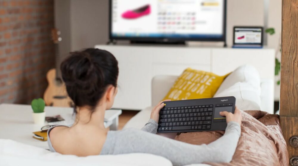 LOGITECH K400 Plus LOGITECH K400 Plus