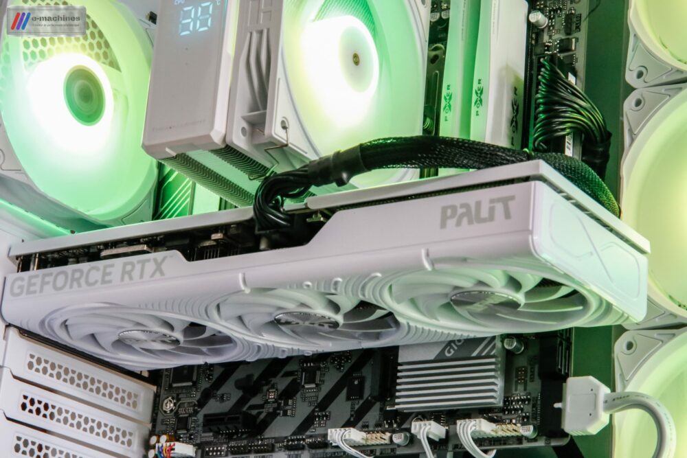 MSI MAG Pano 110R Ryzen7 8700F RTX 5070 White OC 12Go MSI MAG Pano 110R Ryzen7 8700F RTX 5070 White OC 12Go