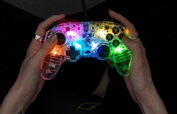 Manette NACON Pro Compact Color Light Filaire www.infinytech-reunion.re Manette NACON Pro Compact Color Light Filaire www.infinytech-reunion.re