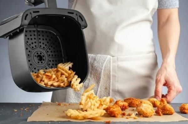 Friteuse sans huile ARTHUR MARTIN AirFryer 5L 1400W Noire Friteuse sans huile ARTHUR MARTIN AirFryer 5L 1400W Noire