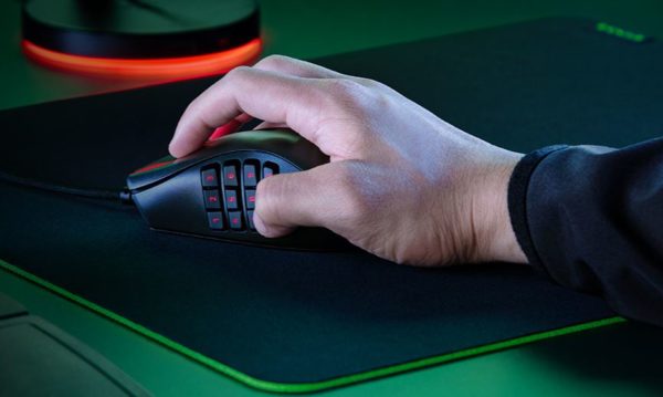RAZER Naga X www.infinytech-reunion.re RAZER Naga X www.infinytech-reunion.re