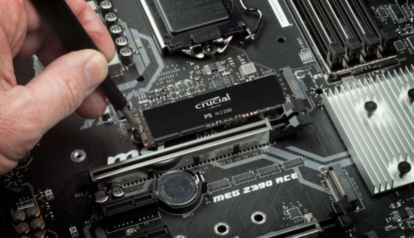 SSD M.2 NVMe CRUCIAL P5 CT2000PSSD8 2 To image 03 SSD M.2 NVMe CRUCIAL P5 CT2000PSSD8 2 To image 03