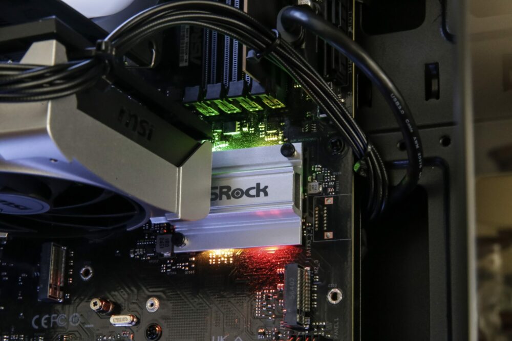 E-MACHINES SOG Spectra Dark Ryzen5 et RTX 5050 Twin 2X OC 8Go E-MACHINES SOG Spectra Dark Ryzen5 et RTX 5050 Twin 2X OC 8Go